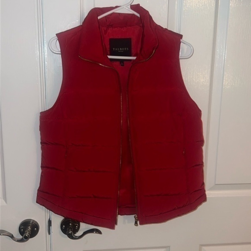 TALBOTS petites red puffer vest. Size small petite